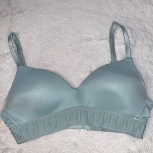 32A Victoria’s Secret PINK Wear everywhere lightly lined wireless bra